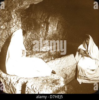 L'intérieur du Tombeau dans le jardin, situé à Jérusalem, est un site historique et religieux important. Le tombeau est traditionnellement associé à l'enterrement de Jésus-Christ et est un lieu clé pour le pèlerinage chrétien. L’image des Archives de l’OSU souligne son importance spirituelle et historique dans le contexte de la Terre Sainte. Banque D'Images