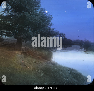 Une photographie du pont de la Tamise à Londres, capturant sa conception architecturale et son importance historique. L'image dépeint le pont comme un monument emblématique de Londres. Banque D'Images