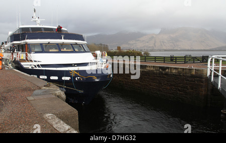 MV Seigneur des Glens sur Caledonian Canal à Corpach Ecosse Avril 2013 Banque D'Images