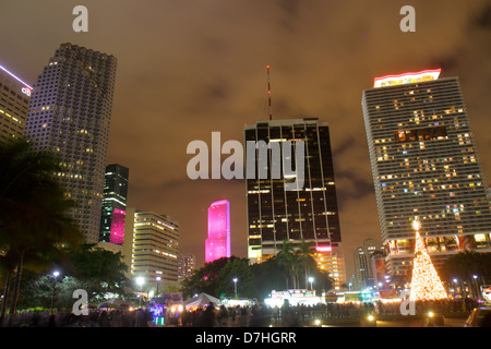 Miami Florida, Bayfront Park, la Saint-Sylvestre, Southeast Financial Center, centre, Noël, arbres, décoré, centre-ville, gratte-ciel, bâtiments, ville horizon ci Banque D'Images