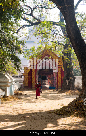 Un monastère bouddhiste près de pont U Bein, Amarapura, Mandalay, Birmanie (Myanmar) Banque D'Images