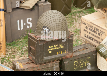 American WW2 boîtes de munitions et explosifs (re-enactment, désactivée) Banque D'Images