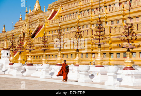 Shwezigon Paya, Bagan, Birmanie (Myanmar) Banque D'Images