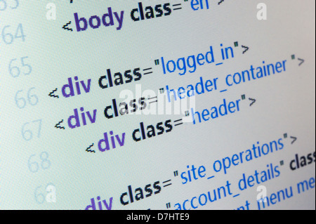 Code source HTML close up sur l'écran LCD de l'ordinateur Banque D'Images