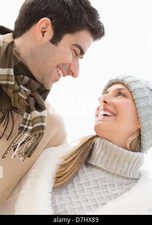 Portrait de couple dans les vêtements d'hiver Banque D'Images