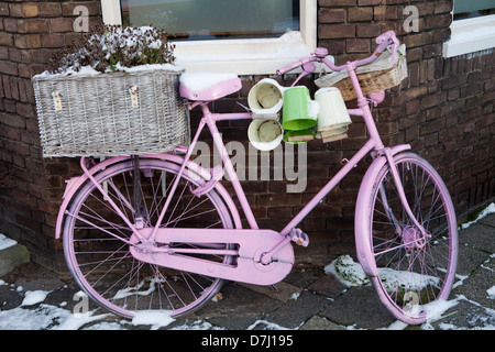 Vieux vélo à Dordrecht, Pays-Bas Banque D'Images