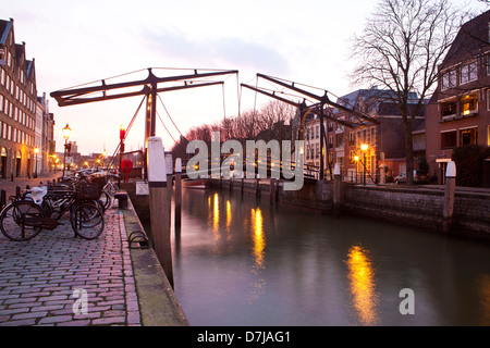 Pont-levis dans la vieille ville de Dordrecht, Pays-Bas Banque D'Images