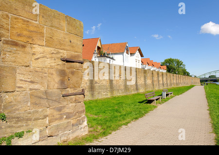 Le mur de la ville de Minden sur la Weser, Rhénanie du Nord-Westphalie, Allemagne Banque D'Images