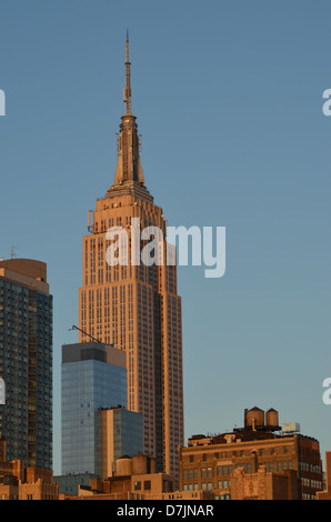 Empire State Building au coucher du soleil Banque D'Images