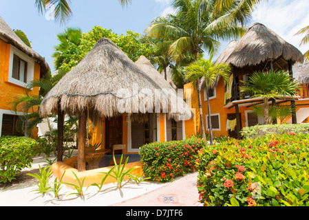 Mahekal Beach Resort, hébergement de style cabana sur la plage à Playa del Carmen, Mexique Banque D'Images