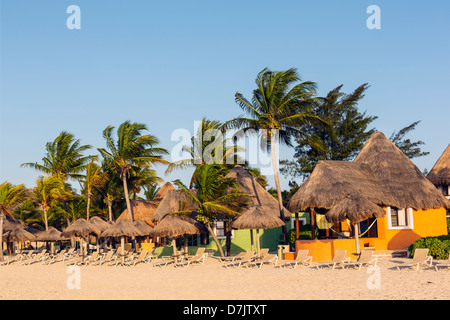 Mahekal Beach Resort, hébergement de style cabana sur la plage à Playa del Carmen, Mexique Banque D'Images