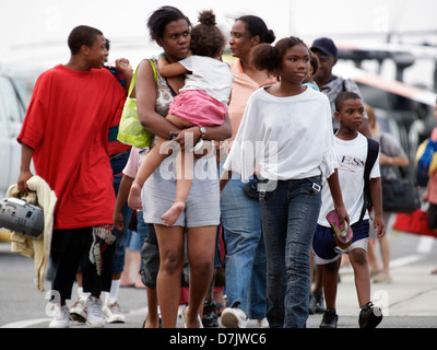 Les survivants sont évacués à New Orleans Airport à d'autres États à la suite de l'ouragan Katrina le 1 septembre 2005 à New Orleans, LA. Banque D'Images