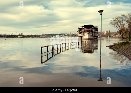 Inondations à Belgrade le Sava Banque D'Images