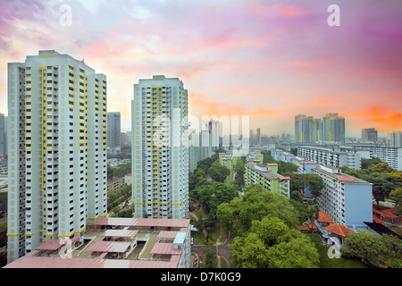 Coucher de soleil sur le terrain public du gouvernement de Singapour Banque D'Images