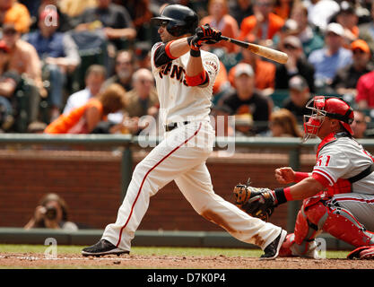 San Francisco, Californie, USA. 8 mai 2013. Marco Scutaro au cours de l'action dans un match entre les Giants de San Francisco et les Phillies de Philadelphie à AT & T Park à San Francisco, Californie. Les Giants ont remporté 4-3 en 10 manches....Daniel Gluskoter/CSM/Alamy Live News Banque D'Images