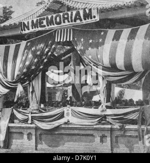 Célébration de la première journée de décoration officielle au cimetière d'Arlington - Le président Grant et le général John Logan - 30 mai 1868 Banque D'Images