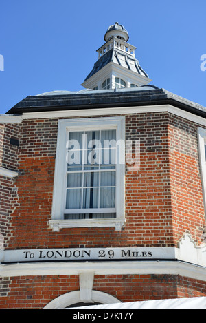 'À 29 miles de Londres' sur la petite maison du marché, Place de l'Église, High Wycombe, Buckinghamshire, Angleterre, Royaume-Uni Banque D'Images