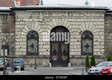 Bâtiment avec trous de balle sur la Disz ter dans le quartier du château, Budapest Banque D'Images