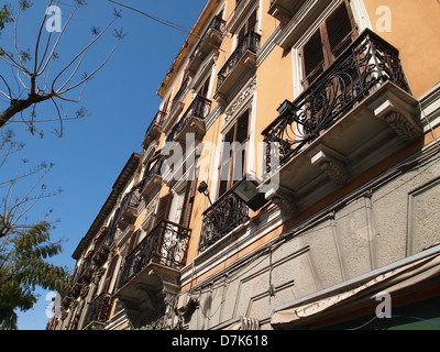 Une maison avec beaucoup de petits balcons à Cagliari en Sardaigne, île Banque D'Images