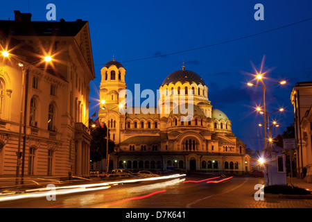 La Bulgarie, Europe, Sofia, un Aleksandur Nevski l'église commémorative de l'Assemblée nationale Ploshtad Square. Banque D'Images