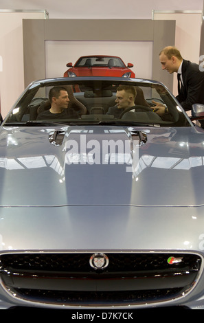 Poznan, Pologne, la nouvelle Jaguar F-type au Motor Show 2013 Banque D'Images