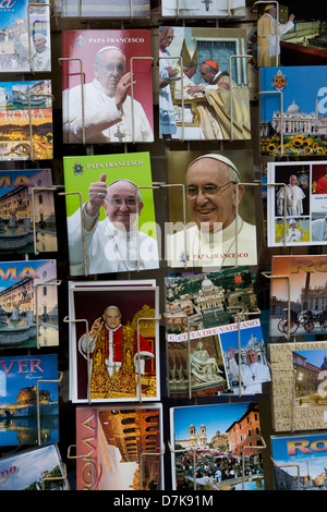 Carte postale sur le nouveau Pape Franciskus Banque D'Images