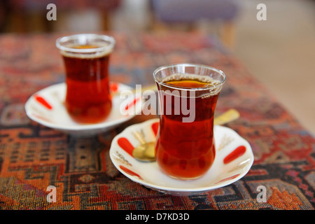 L'Europe, la Turquie, Istanbul, deux verres de cay Banque D'Images