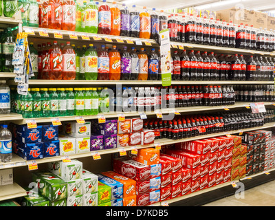 Les boissons gazeuses à l'épicerie Food Lion en Caroline du Sud, USA Banque D'Images