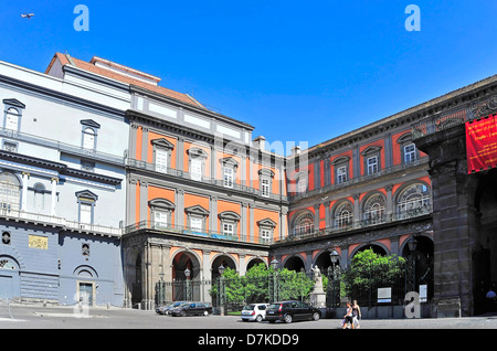 L'Italie, Campanie, Naples, Napoli, Napoli, Piazza Trieste e Trento Banque D'Images