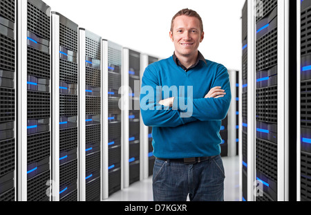 Smiling man in data center Banque D'Images