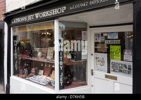 Atelier et boutique de création et la vente de bijoux en ambre et jet Whitby, North Yorkshire Banque D'Images