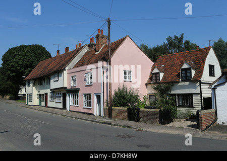 Cottages historiques dans la rue en peu de Waltham, Essex, Angleterre. Banque D'Images