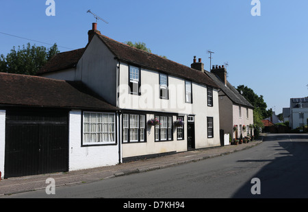 Cottages historiques dans la rue en peu de Waltham, Essex, Angleterre. Banque D'Images