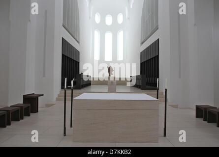 La nouvelle conception de l'Église historique de St Moritz est représenté à Augsburg, Allemagne, 07 mai 2013. L'église, dont certaines parties sont presque 1 000 ans, est blanc étincelant après son refubishments. Photo : Karl Josef OPIM Banque D'Images