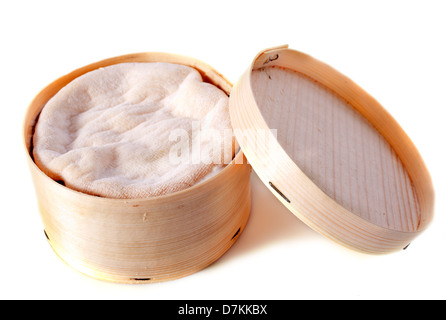 Fromage vacherin in front of white background Banque D'Images