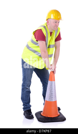 Construction Worker définissant un cône de circulation isolated on white Banque D'Images