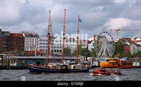 Hambourg, Allemagne. Le 9 mai 2013. Impressions de la 824e anniversaire du port de Hambourg, Allemagne 2013. Credit : Wibke Woyke/Alamy Live News Banque D'Images