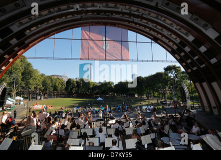 Sites touristiques de Boston à la répétition de l'Orchestre Hatch Shell sur l'Esplanade à Boston, Massachusetts Banque D'Images