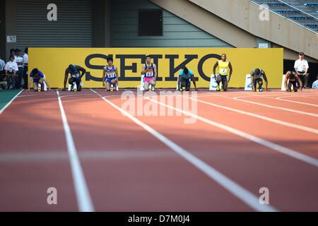 Vue générale, le 5 mai 2013 - Athlétisme : les concurrents se préparent à lancer dans l'épreuve du 100m au cours de l'IAAF World Challenge, Seiko Golden Grand Prix 2013 au Tokyo National Stadium de Tokyo, Japon. (Photo par Toshihiro Kitagawa/AFLO) Banque D'Images