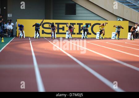 Vue générale, le 5 mai 2013 - Athlétisme : concurrents commencent dans l'épreuve du 100m au cours de l'IAAF World Challenge, Seiko Golden Grand Prix 2013 au Tokyo National Stadium de Tokyo, Japon. (Photo par Toshihiro Kitagawa/AFLO) Banque D'Images