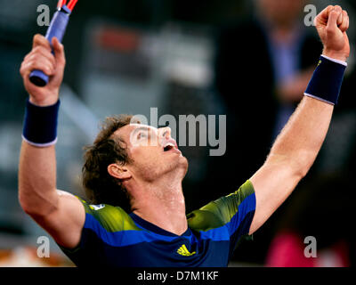 09.05.2013 Madrid, Espagne. Andy Murray de Grande-bretagne célèbre après son vicotry sur Giles Simon de France pendant le jeu entre Andy Murray de Grande-Bretagne et Giles Simon de la France lors de la septième journée de l'Open de Madrid de La Caja Magica. Credit : Action Plus Sport Images/Alamy Live News Banque D'Images