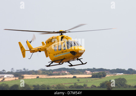 East Anglian Air Ambulance landing Banque D'Images