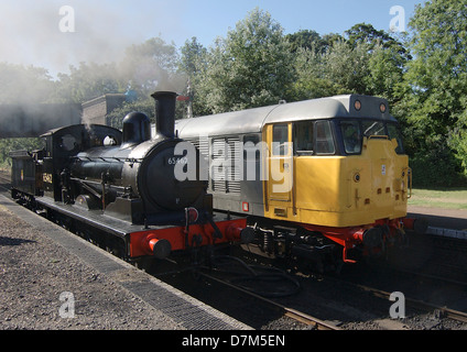 Great Eastern Railway J15 locomotive à vapeur et la classe 31 loco diesel à Sheringham station sur le chemin North Norfolk Banque D'Images