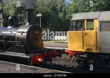 Great Eastern Railway J15 locomotive à vapeur et la classe 31 loco diesel à Sheringham station sur le chemin North Norfolk Banque D'Images