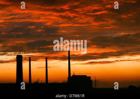 Cheminée d'usine cloud Banque D'Images