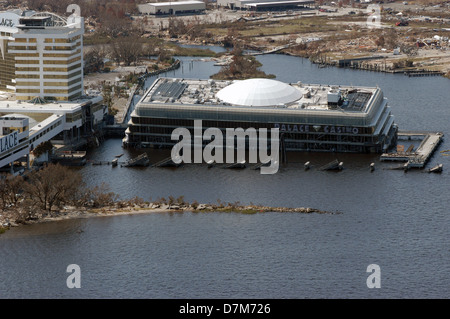 Vue aérienne de l'Palace Casino partiellement submergées et gravement endommagé suite à l'ouragan Katrina le 6 septembre 2005 à Biloxi, MS. Banque D'Images