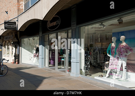 L'extérieur du magasin de détail Bonmarche est maintenant fermé York North Yorkshire Angleterre Royaume-Uni Grande-Bretagne Banque D'Images