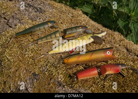 Une sélection de leurres de pêche au brochet en eau douce vintage Banque D'Images
