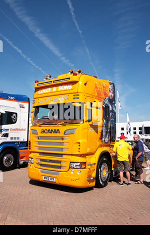 Scania R500 V8 unité tracteur sur l'affichage à l'Angleterre de l'TruckFest 2013 Showground Peterborough UK Banque D'Images