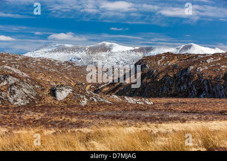 Vue de Foinaven (Fionne Rhiconich Bheinn), la montagne, le nord-ouest de Sutherland, Écosse, Royaume-Uni, Europe. Banque D'Images